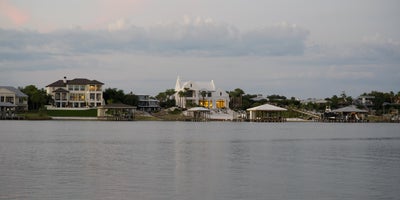 Top 10 Design Considerations for Building on Old River, Ono Island
